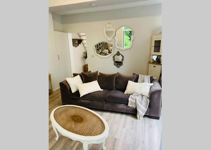 Cosy House In A Charming Village Hébergement de vacances